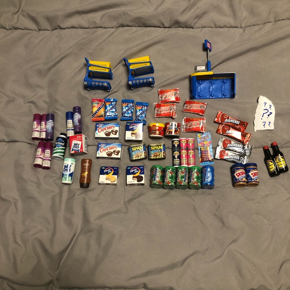 Mini brands Zuru
